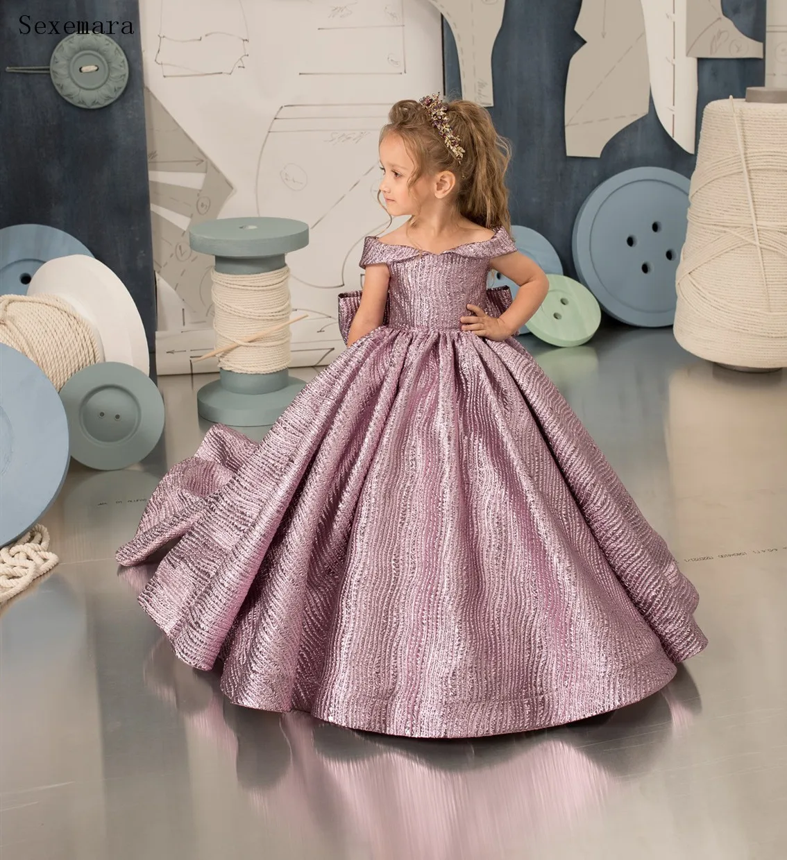 Fluffy Ball Gown Flower Girl Dresses Long Length Kids Wedding Party Dress Communion Birthday Gown with Bow Custom Size Color
Fluffy Ball Gown Flower Girl Dresses Long Length Kids Wedding Party Dress Communion Birthday Gown with Bow Custom Size Color