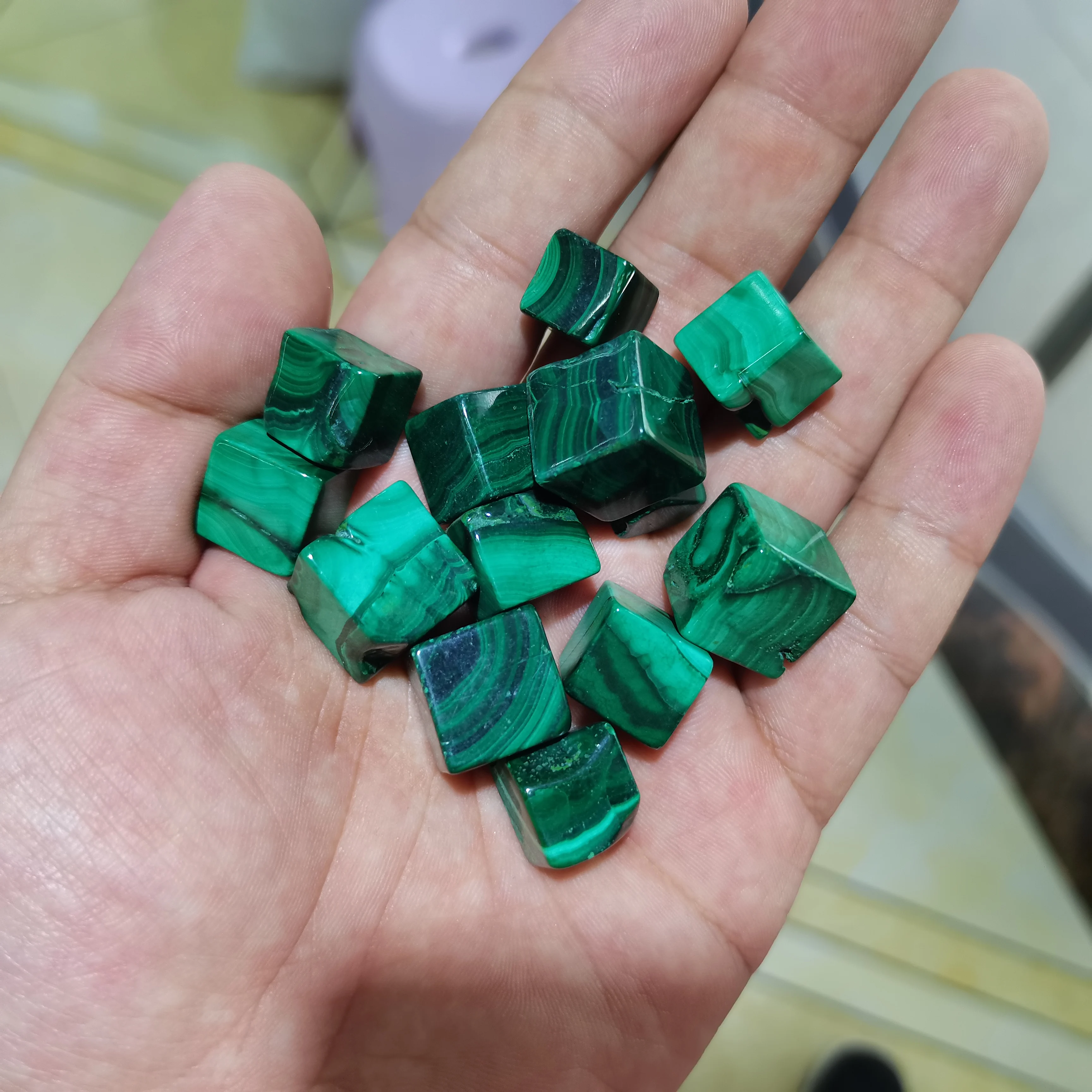 100g Beautiful 100% Natural Malachite Crystal Tumble Stones Polished Ice Cube Stone Healing Chakra Reiki Stone As Gift
100g Beautiful 100% Natural Malachite Crystal Tumble Stones Polished Ice Cube Stone Healing Chakra Reiki Stone As Gift