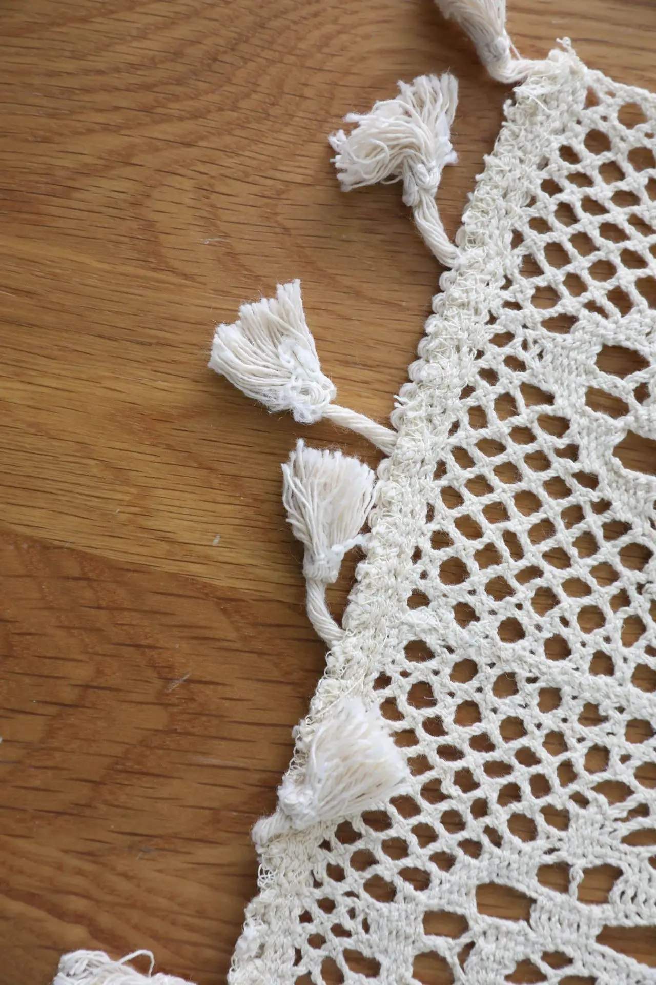 European Style Table Runner Lace Handmade Crochet Dining Table Decoration Polyester Cotton Tassel Wedding Table Decor Solid
European Style Table Runner Lace Handmade Crochet Dining Table Decoration Polyester Cotton Tassel Wedding Table Decor Solid