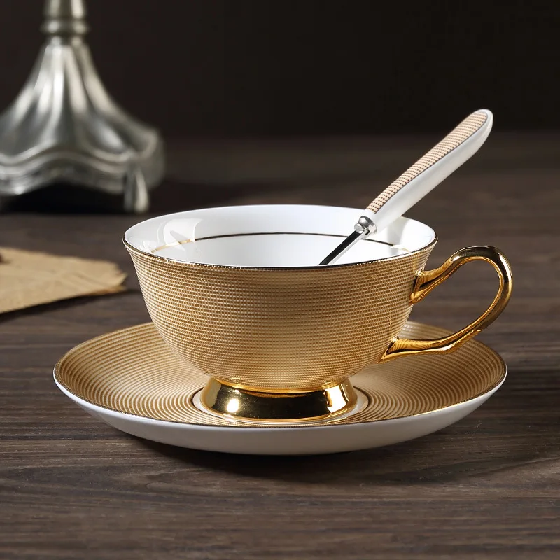 

Роскошные кофейные кружки и блюдца, чашка для послеобеденного цветочного чая, фарфоровые подносы, керамические чайные чашки, посуда для нап...