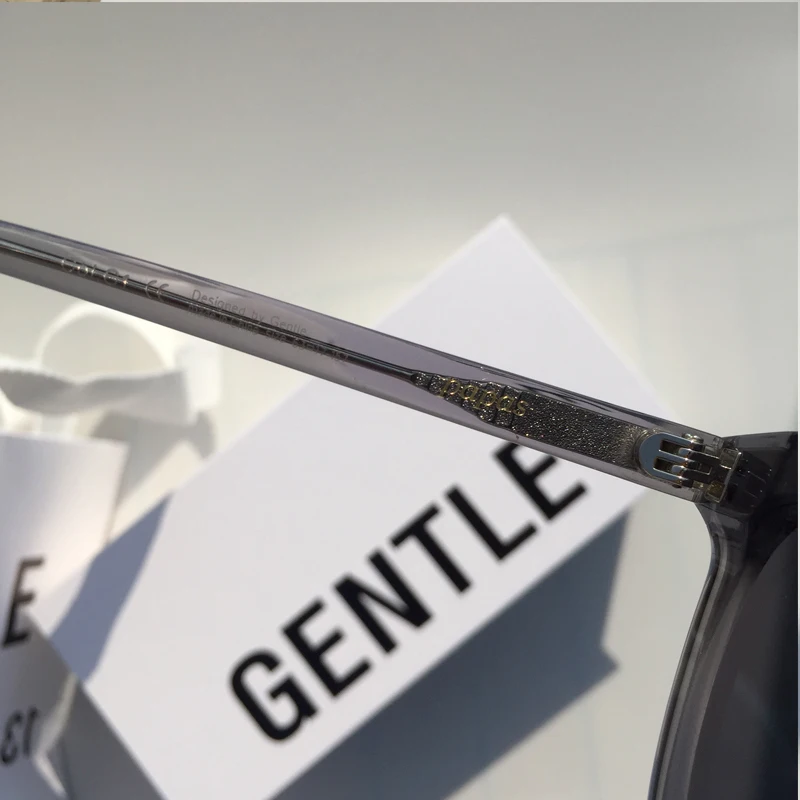 New Fashion Korea Brand Design Gentle Sunglasses Papas Sunglasses black peter Eyeglasses Men Oculos Gafas De Sol
New Fashion Korea Brand Design Gentle Sunglasses Papas Sunglasses black peter Eyeglasses Men Oculos Gafas De Sol