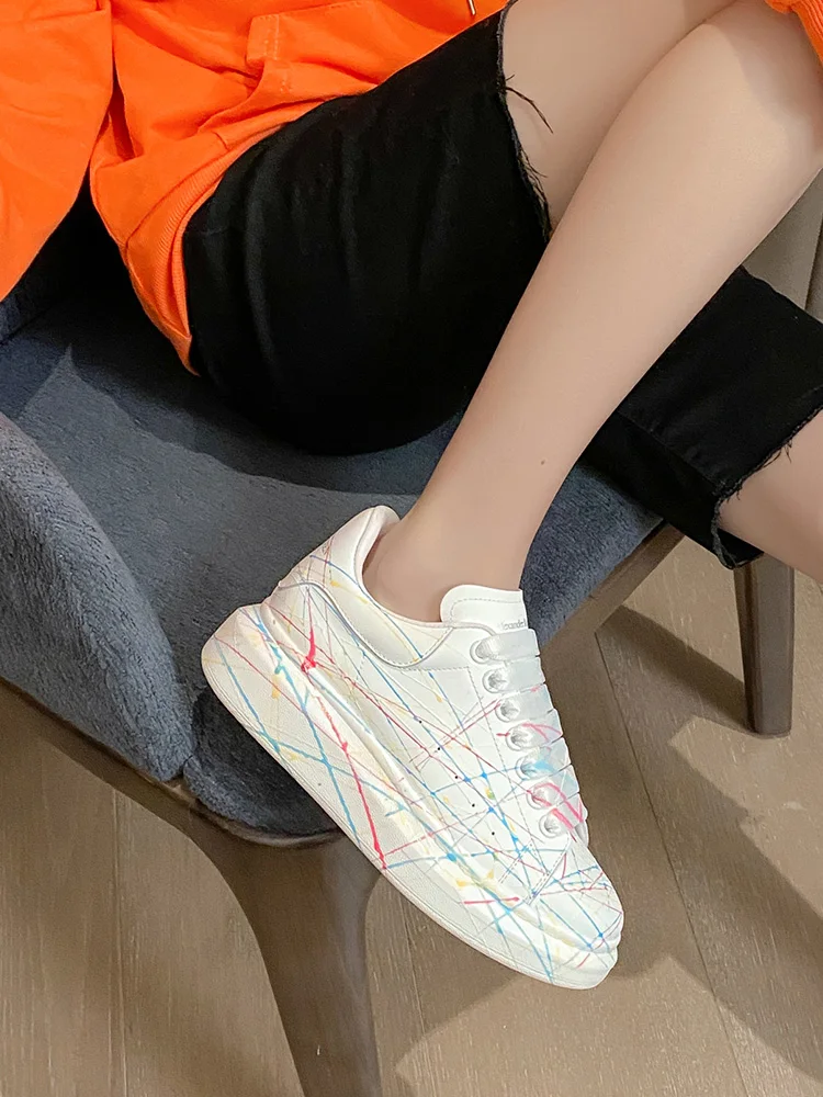 Hyun white shoes women 2021 new summer thin section thick-soled increased leather sports women's sneakers all-match net red
Hyun white shoes women 2021 new summer thin section thick-soled increased leather sports women's sneakers all-match net red
