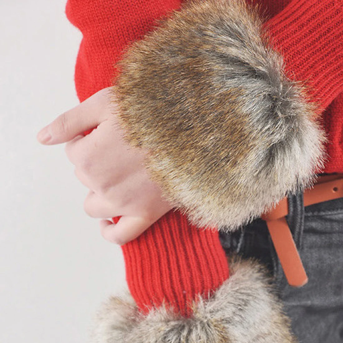 Hot Sale Winter Warm Women Arm Warmer Faux Fur Soft Elastic Wrist Slap On Cuffs Arm Warmer Plush Thicken Accessories Gray White
Hot Sale Winter Warm Women Arm Warmer Faux Fur Soft Elastic Wrist Slap On Cuffs Arm Warmer Plush Thicken Accessories Gray White