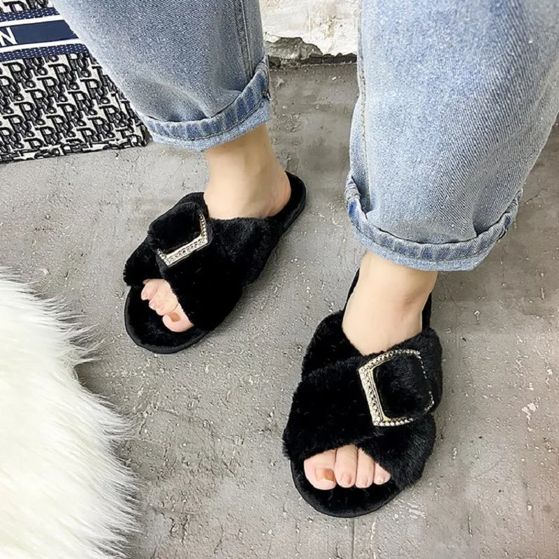 2021 New Autumn And Winter Net Red Cross Plush Cotton Slippers Flat Fashionable One-word Casual Slippers
2021 New Autumn And Winter Net Red Cross Plush Cotton Slippers Flat Fashionable One-word Casual Slippers