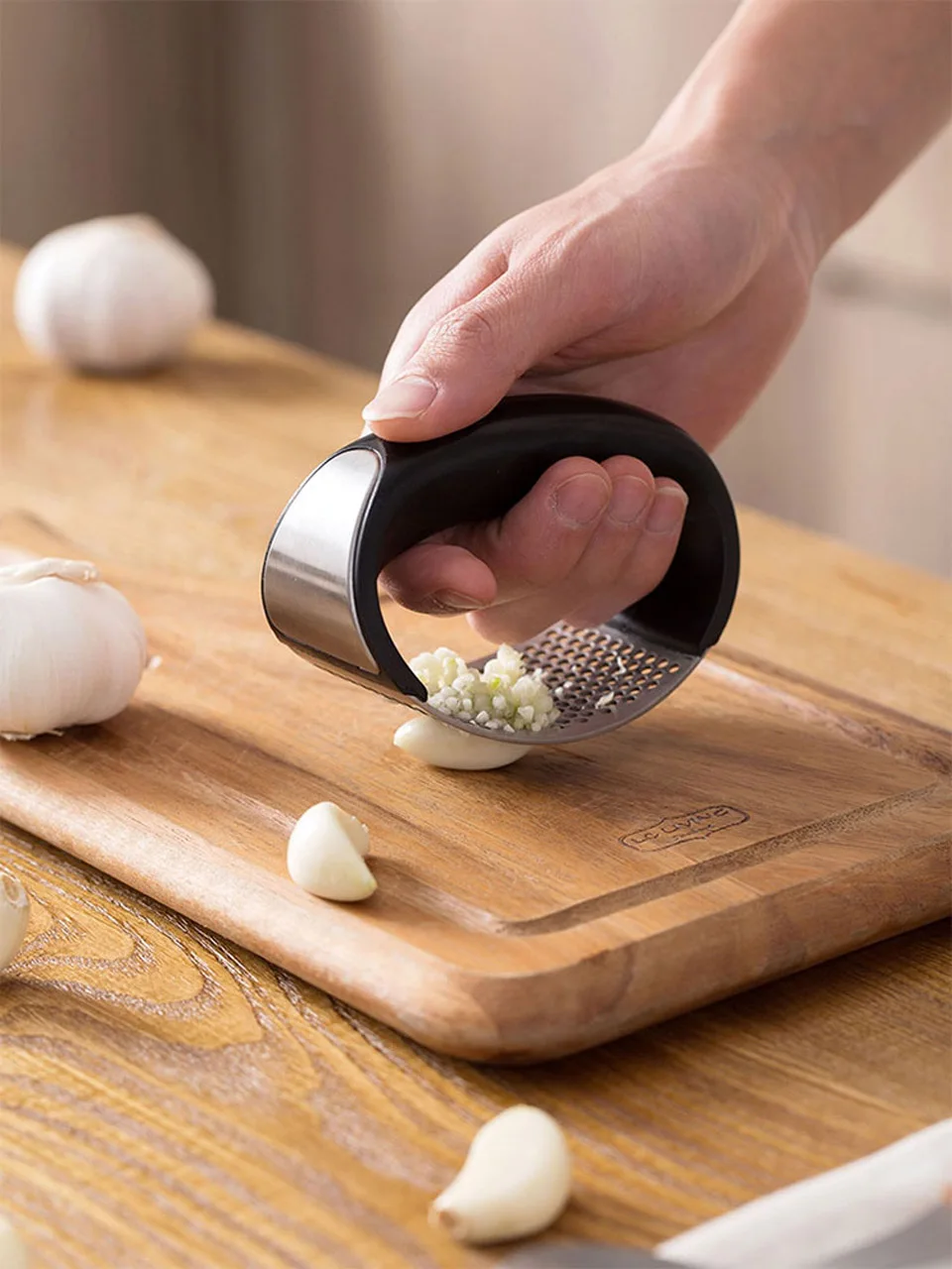 Household Stainless Steel Garlic Press Kitchen Manual Garlic Press Ginger Garlic Grinding Tool
Household Stainless Steel Garlic Press Kitchen Manual Garlic Press Ginger Garlic Grinding Tool