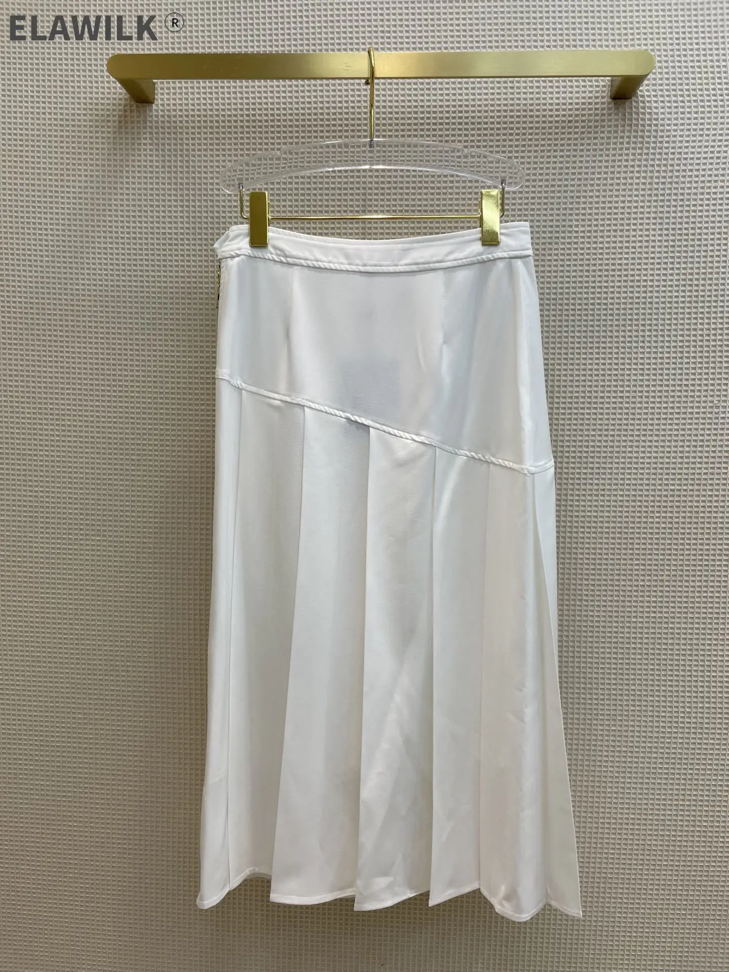 Fashion Pleated Skirts Women High Quality Chain Print Side Zipper Button Casual Skirt Luxury Brand High Waist Skirts Autumn 2021
Fashion Pleated Skirts Women High Quality Chain Print Side Zipper Button Casual Skirt Luxury Brand High Waist Skirts Autumn 2021