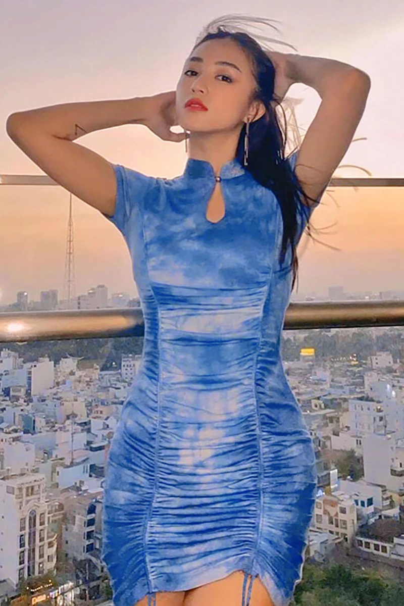 Mazefeng 2020 Women Summer Sexy Short sleeves Dress Ladies Bodycon Short Mini cheongsam Package hip Dress forked Mandarin collar 
Mazefeng 2020 Women Summer Sexy Short sleeves Dress Ladies Bodycon Short Mini cheongsam Package hip Dress forked Mandarin collar