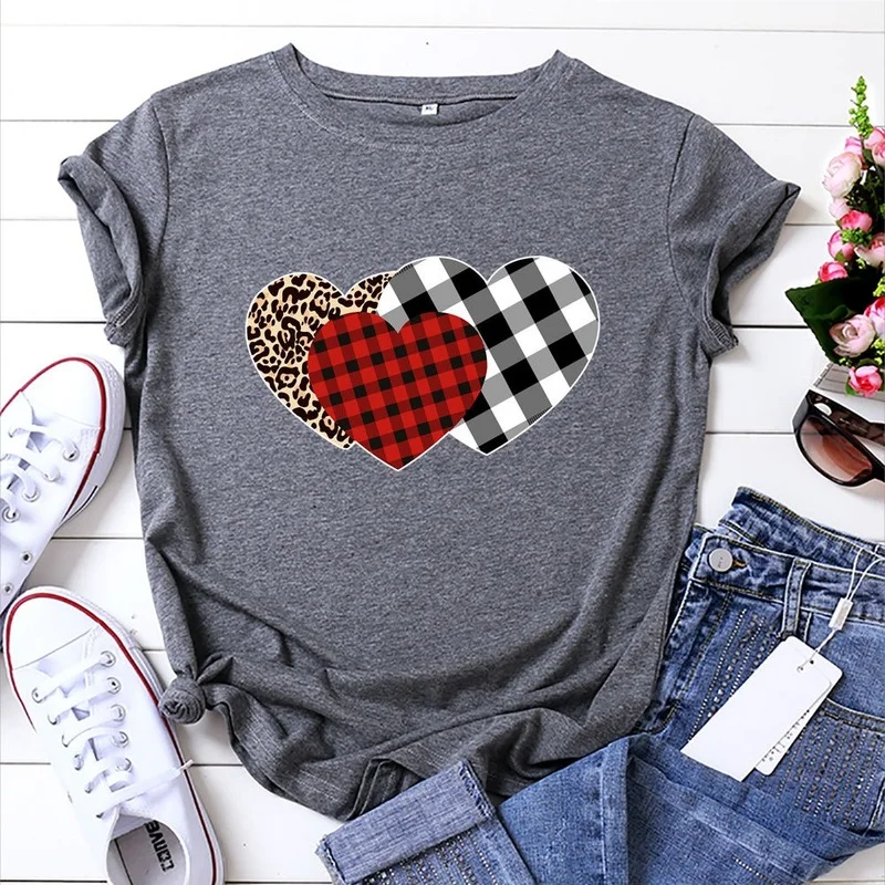 Футболка женская летняя с принтом в виде сердечек и коротким рукавом
Футболка женская летняя с принтом в виде сердечек и коротким рукавом