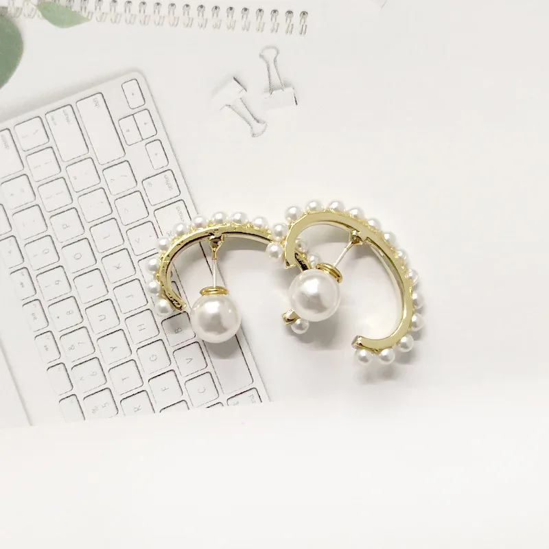 Korea Elegant Simulated Pearl C Shape Open Earrings for Women Girl Gold Color Alloy Circle Big Round Pearl Hoop Earrings Jewelry
Korea Elegant Simulated Pearl C Shape Open Earrings for Women Girl Gold Color Alloy Circle Big Round Pearl Hoop Earrings Jewelry