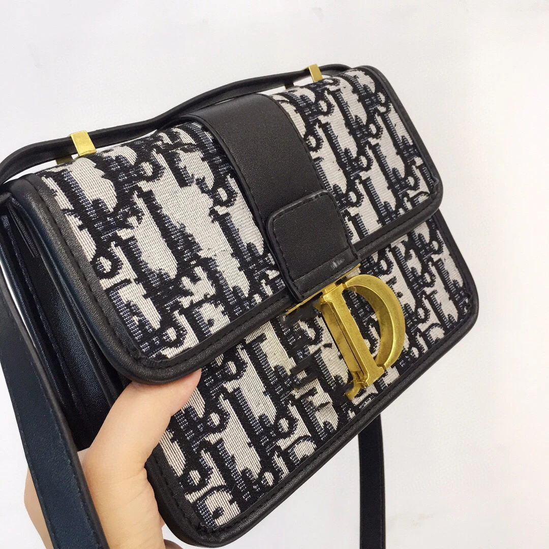 Messenger bag female high-end one-shoulder old printing messenger bag XB1023
Messenger bag female high-end one-shoulder old printing messenger bag XB1023