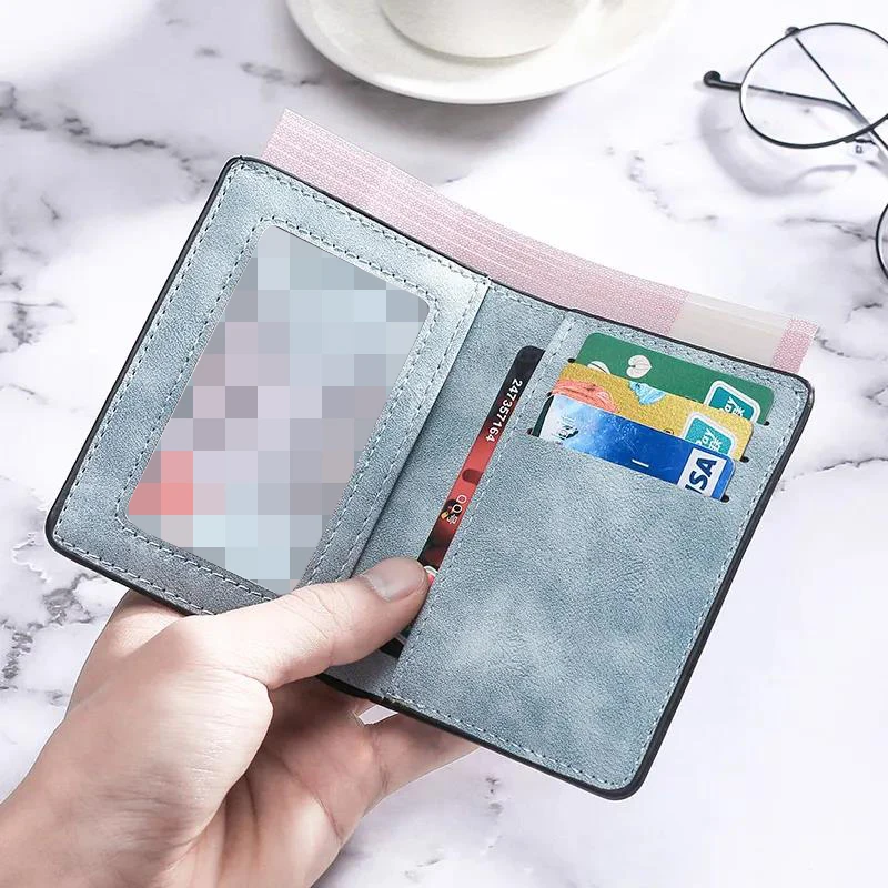 Новинка 2022, тонкий короткий кошелек из искусственной кожи для мужчин, классический однотонный мягкий кошелек с кармашком для монет и кредит... 
Новинка 2022, тонкий короткий кошелек из искусственной кожи для мужчин, классический однотонный мягкий кошелек с кармашком для монет и кредит...