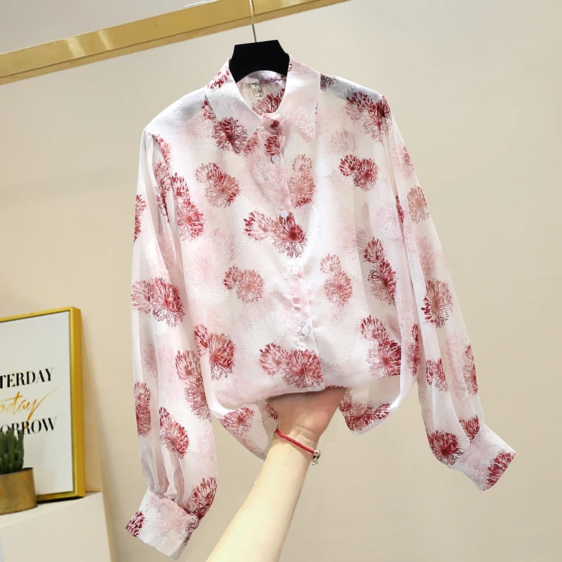 Summer 2021 New Retro Fashion Temperament Blouse Female Lapel Loose Wild Lantern Sleeve Blusa Floral Chiffon Shirt DK1341
Summer 2021 New Retro Fashion Temperament Blouse Female Lapel Loose Wild Lantern Sleeve Blusa Floral Chiffon Shirt DK1341