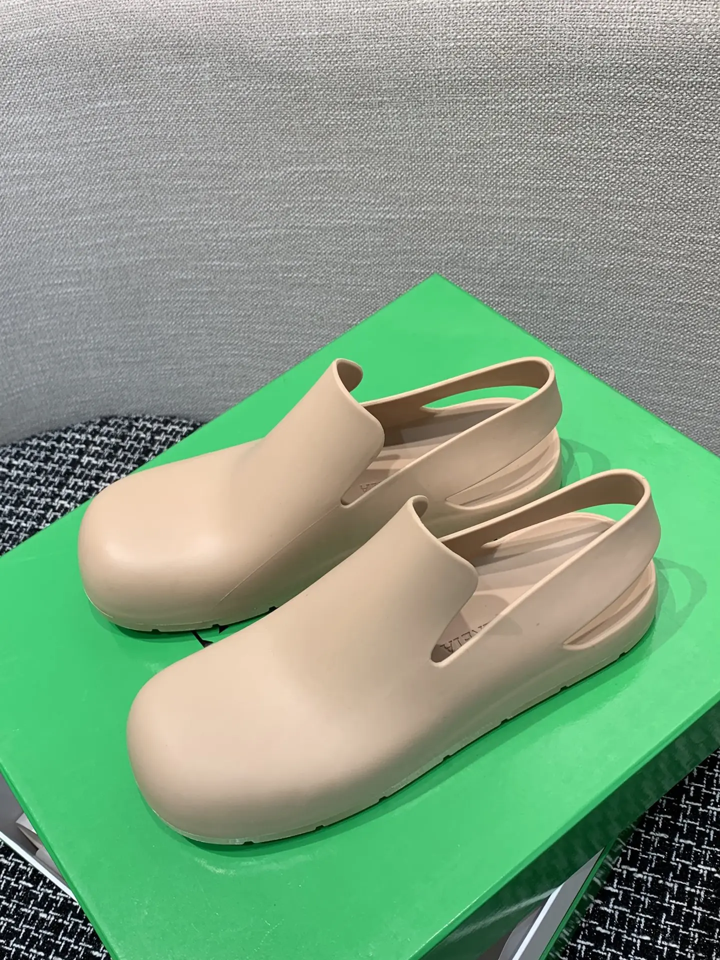 Baotou net red sandals women 2021 summer environmental protection rubber rain boots flat ins super fire thick-soled slippers
Baotou net red sandals women 2021 summer environmental protection rubber rain boots flat ins super fire thick-soled slippers
