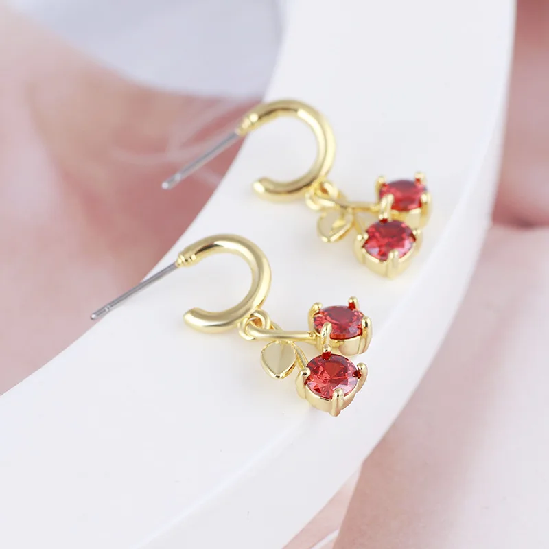 European and American jewelry sweet red cherry flash diamond leaves C metal earring earrings
European and American jewelry sweet red cherry flash diamond leaves C metal earring earrings
