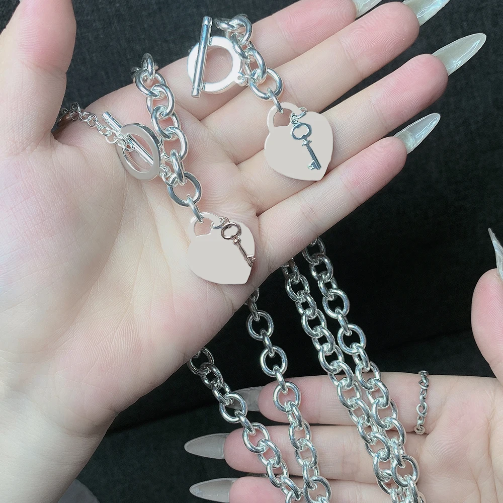 Men's Women'sS925SterlingSilverLimitedEditionKeychainLoveHeartShapeLabelNecklaceFashionJewelryHighQualityGIF1:1Accessories
Men's Women'sS925SterlingSilverLimitedEditionKeychainLoveHeartShapeLabelNecklaceFashionJewelryHighQualityGIF1:1Accessories