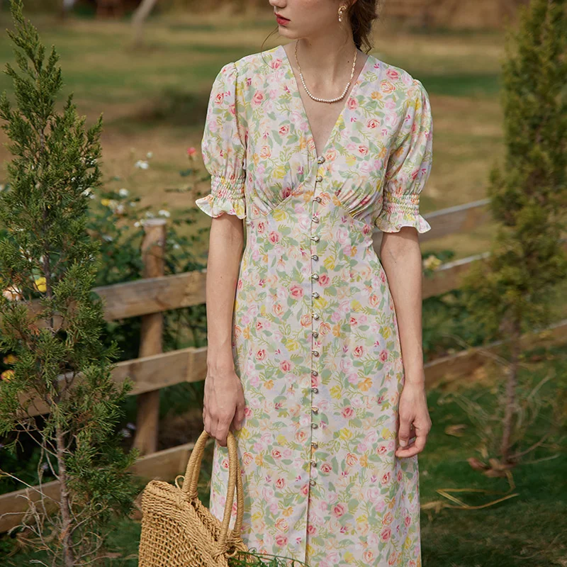 2021 newsummer floral long dress V-neck waist strap French gentle style tea break skirt
2021 newsummer floral long dress V-neck waist strap French gentle style tea break skirt