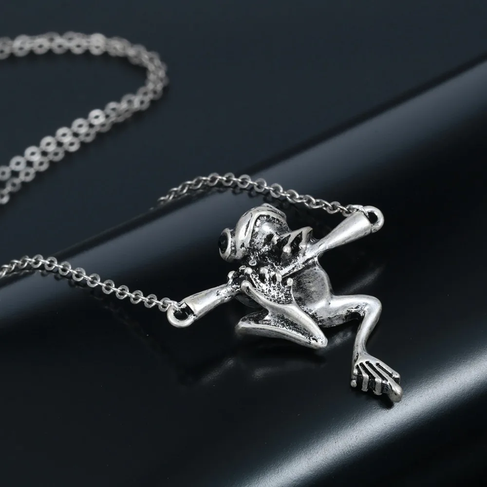 New Goth Frog Necklace for Women Vintage Animal Pendant Choker Necklaces Collar Chain Punk Female Jewelry Bijoux
New Goth Frog Necklace for Women Vintage Animal Pendant Choker Necklaces Collar Chain Punk Female Jewelry Bijoux