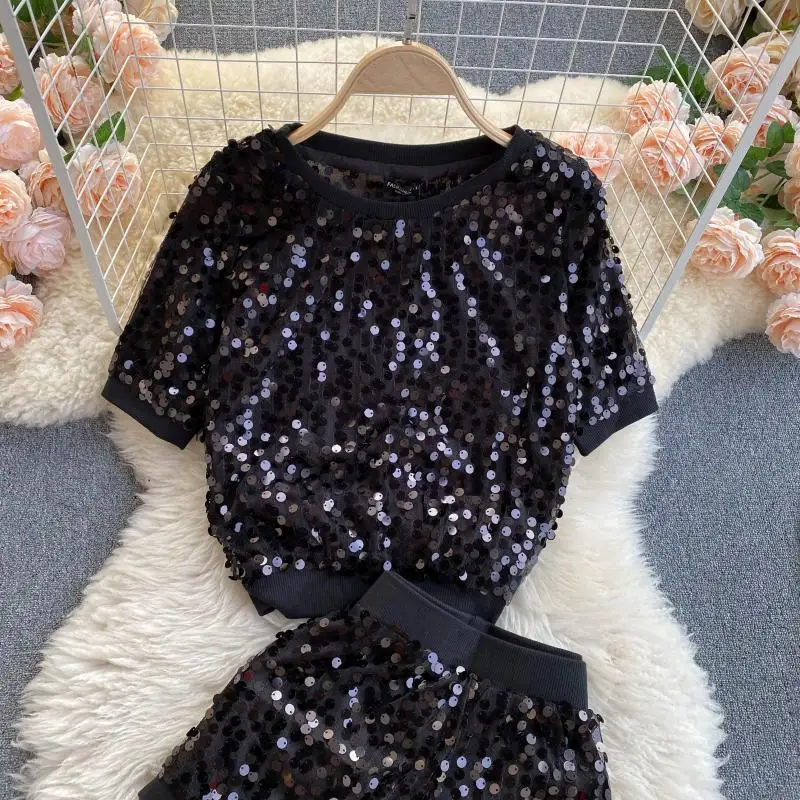 Spring Autumn Women Sequin Two Piece Set Black Round Neck Short Sleeve Slim Tops And High Waist Wide Leg Short Party Suit New
Spring Autumn Women Sequin Two Piece Set Black Round Neck Short Sleeve Slim Tops And High Waist Wide Leg Short Party Suit New