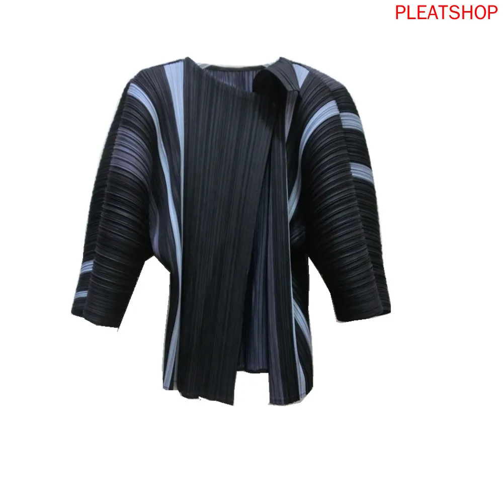 Miyake Pleated Beautiful Stripes Dyed Contrast Color Arc Sleeve Stereo Shoulder Decoration Outdoor Cardigan coat women
Miyake Pleated Beautiful Stripes Dyed Contrast Color Arc Sleeve Stereo Shoulder Decoration Outdoor Cardigan coat women