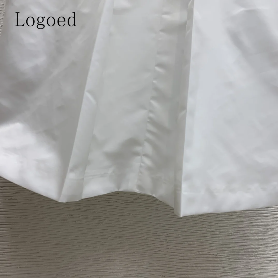 2021 luxury brand design solid color women's sleeveless dress fashion temperament high waist slim A-type skirt leisure skirt
2021 luxury brand design solid color women's sleeveless dress fashion temperament high waist slim A-type skirt leisure skirt