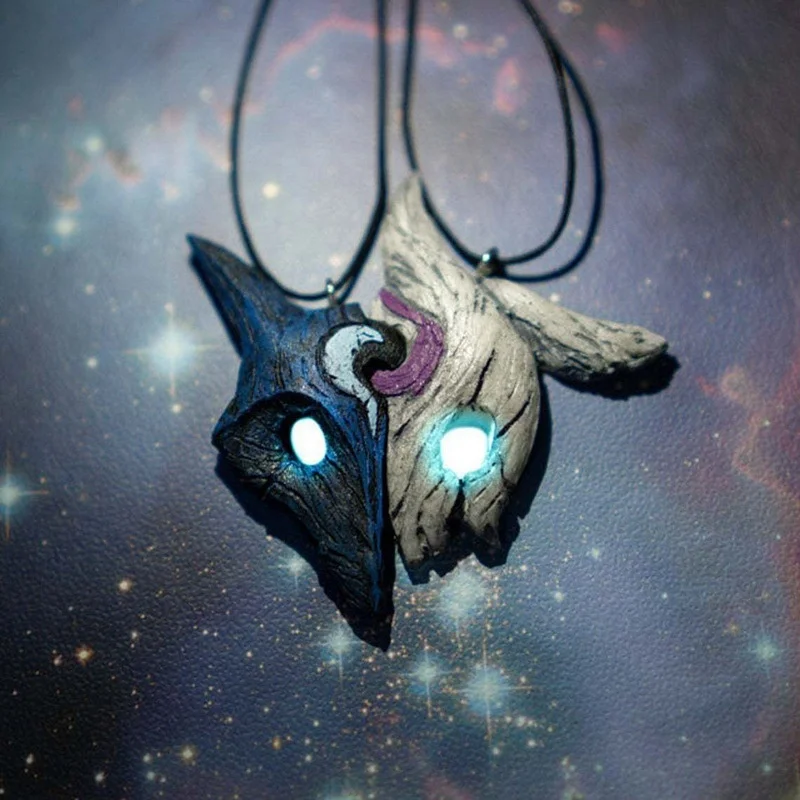 Couple Lover Necklace Animal Mask Two tone Friendship Necklace Mysterious Stitching Pendant Gift Party Jewelry for Good Friends
Couple Lover Necklace Animal Mask Two tone Friendship Necklace Mysterious Stitching Pendant Gift Party Jewelry for Good Friends