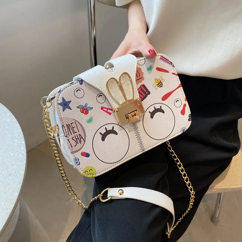 Cute Cartoon Baguette Bag with Chain 2021 Fashion Shoulder Bag Leather Printed Crossbody Bags Multi-layer Women's Luxurious Bag 
Cute Cartoon Baguette Bag with Chain 2021 Fashion Shoulder Bag Leather Printed Crossbody Bags Multi-layer Women's Luxurious Bag