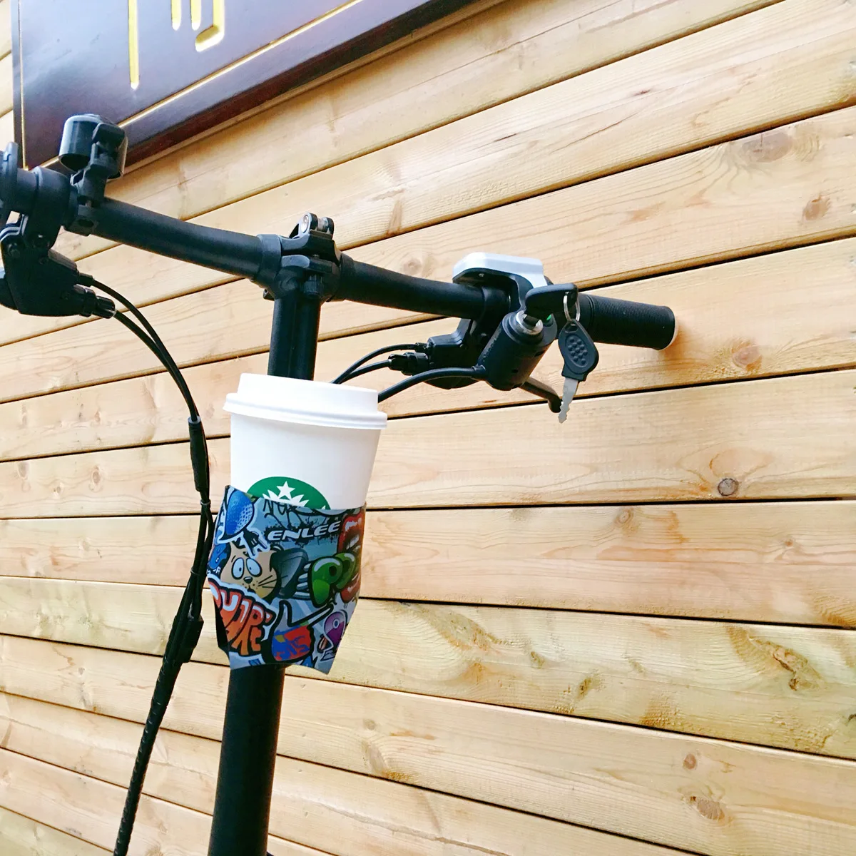 PVC material water cup holder is suitable for electric scooters, off-road vehicles and bicycles
PVC material water cup holder is suitable for electric scooters, off-road vehicles and bicycles