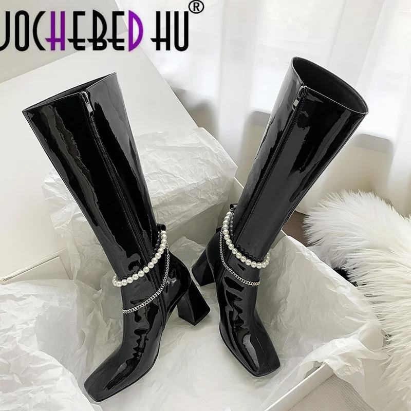 【JOCHEBED HU】Thick High Heel designer Brand luxury Boots 2021 Pearl Chain Square Head Shiny Patent Leather Women Long Boots33-40
【JOCHEBED HU】Thick High Heel designer Brand luxury Boots 2021 Pearl Chain Square Head Shiny Patent Leather Women Long Boots33-40