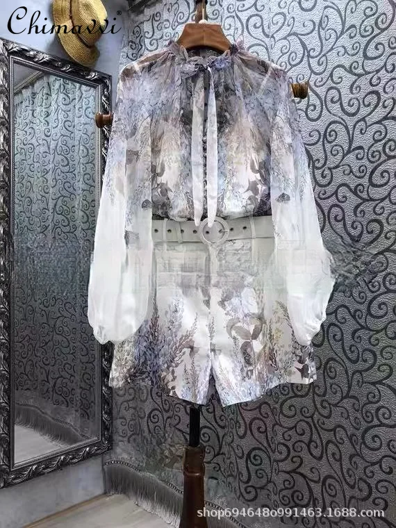 2021 Summer New Fashion Elegant Embroidered Butterfly Stand Collar Tie Long-Sleeved Top Printed Shorts with Belt Two-piece Set
2021 Summer New Fashion Elegant Embroidered Butterfly Stand Collar Tie Long-Sleeved Top Printed Shorts with Belt Two-piece Set