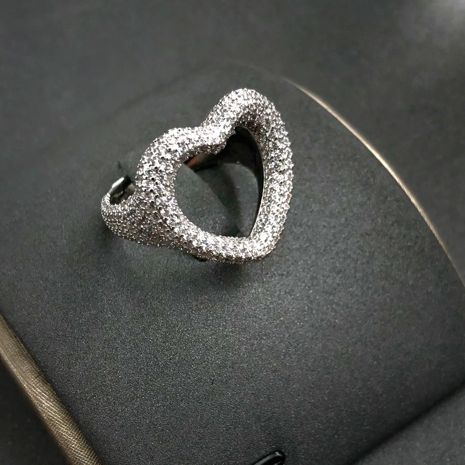 Heart Shaped Ring S925 Sterling Silver Ring Love Female Brand Original 1:1 Personality Classic Light Luxury Style Jewelry Gift
Heart Shaped Ring S925 Sterling Silver Ring Love Female Brand Original 1:1 Personality Classic Light Luxury Style Jewelry Gift