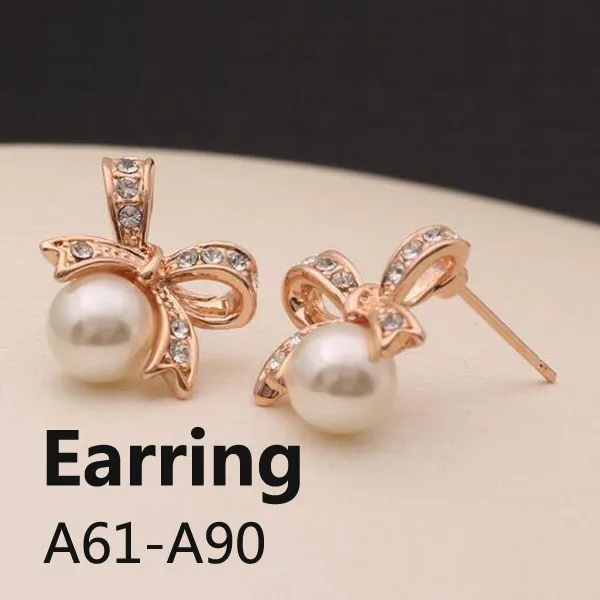 A61-A90 Brand C Classic alloy earring with gold-plated label and zircon micro-inlaid pin European and American fashion
A61-A90 Brand C Classic alloy earring with gold-plated label and zircon micro-inlaid pin European and American fashion
