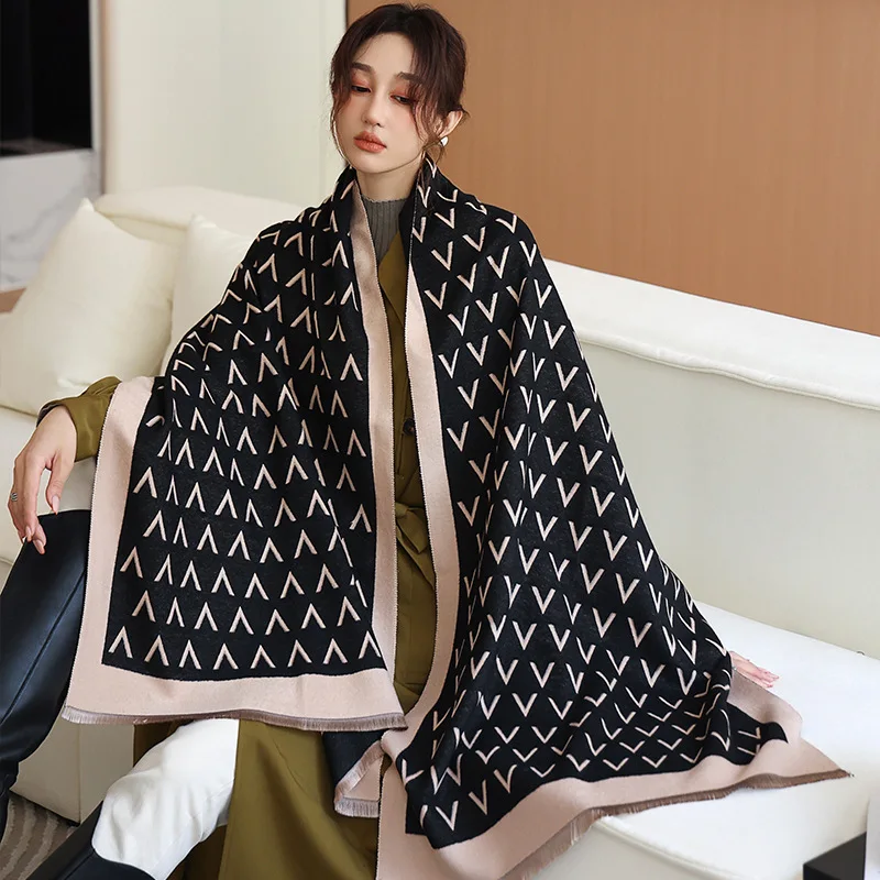 Autumn and winter new fashion letter warm scarf women double-sided cashmere padded scarf air conditioning shawl outside
Autumn and winter new fashion letter warm scarf women double-sided cashmere padded scarf air conditioning shawl outside
