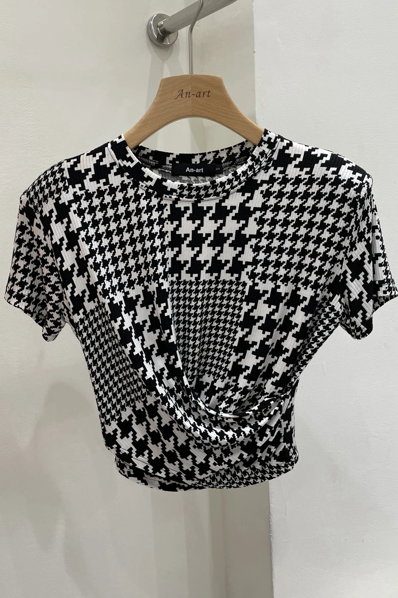 2021 Summer New Slim Fit Slimming Elastic Stitching Plaid Short Western Style Ins Versatile T-shirt Women
2021 Summer New Slim Fit Slimming Elastic Stitching Plaid Short Western Style Ins Versatile T-shirt Women