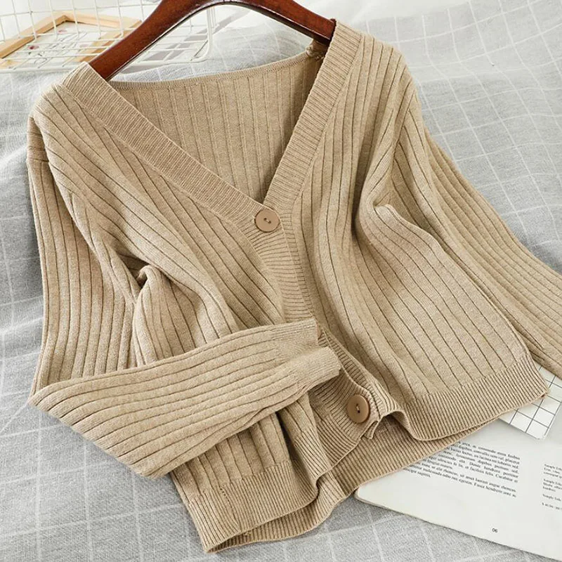 Solid color Cardigan Women Autumn Short V Neck Vintage Knitted Cardigan Coat Crop Top Sweater Casual Loose Knitwear
Solid color Cardigan Women Autumn Short V Neck Vintage Knitted Cardigan Coat Crop Top Sweater Casual Loose Knitwear