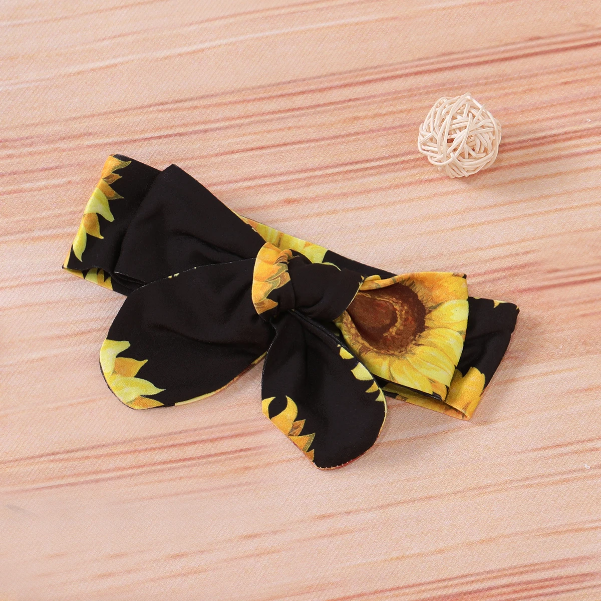 Baby Girl 3 PCS Clothing Sets Yellow Ruffled Bodysuit Romper + Sunflower Printed Pants Trousers + Headband 3-24M Infant Outfit
Baby Girl 3 PCS Clothing Sets Yellow Ruffled Bodysuit Romper + Sunflower Printed Pants Trousers + Headband 3-24M Infant Outfit