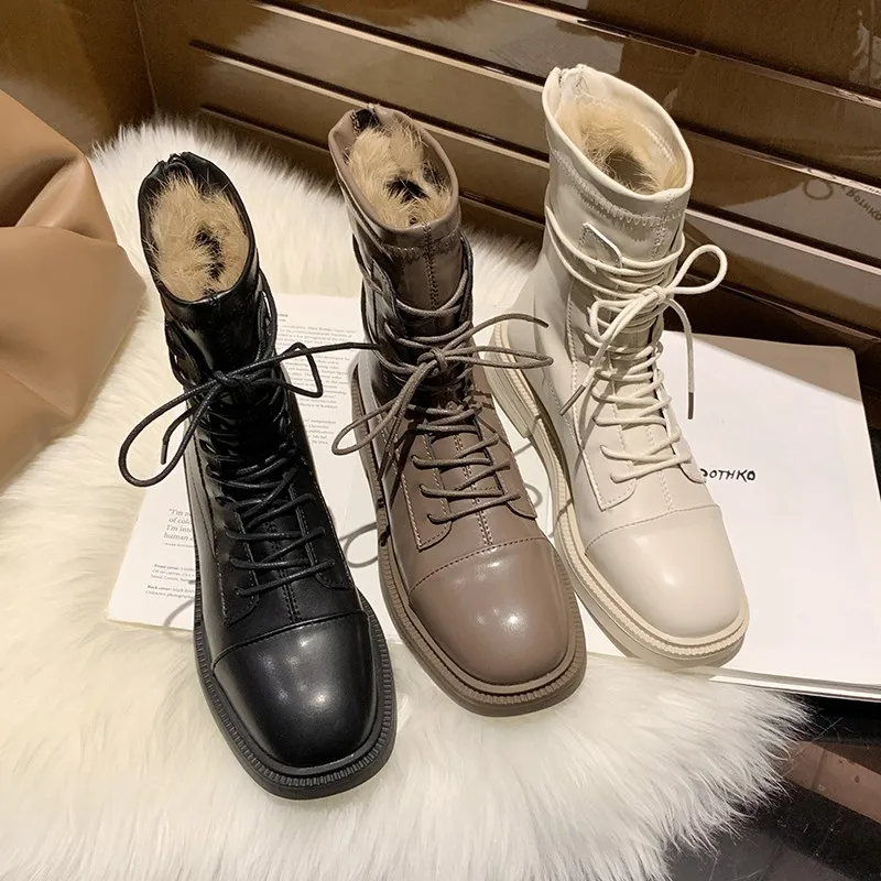 Women's 2021 Winter New Korean Fashion Plus Velvet Warm Platform Couple Short Cotton Boots.
Women's 2021 Winter New Korean Fashion Plus Velvet Warm Platform Couple Short Cotton Boots.