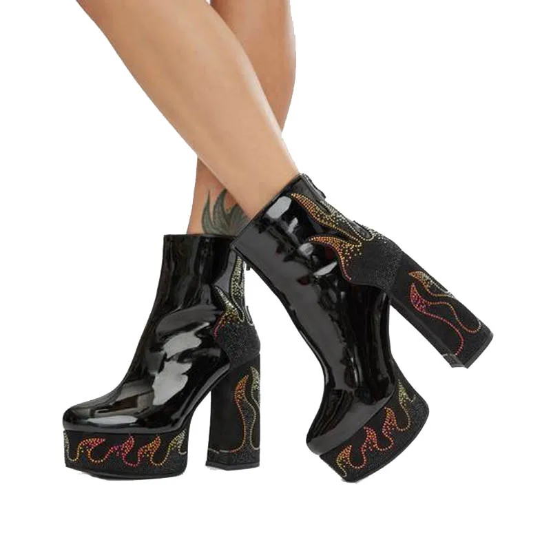 2021 New Brand Designer Mixed Colors Women Short Boots Flame Zipper-Sid Platform Boot Sexy Ladies Shoes Diamonds Big Size 34-41
2021 New Brand Designer Mixed Colors Women Short Boots Flame Zipper-Sid Platform Boot Sexy Ladies Shoes Diamonds Big Size 34-41