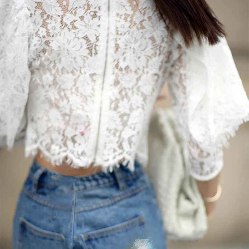 TWOTWINSTYLE White Elegant Short Shirts For Women O Neck Flying Half Sleeve Patchwork Lace Blouses Female 2021 Fashion Clothing
TWOTWINSTYLE White Elegant Short Shirts For Women O Neck Flying Half Sleeve Patchwork Lace Blouses Female 2021 Fashion Clothing