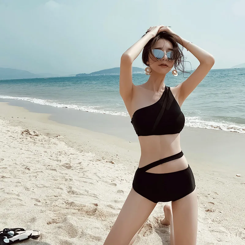 2021 Summer Simple Women's Oblique Shoulder Open Back Stitching Mesh Split High Waist Hollow Covering Belly Slimming Sexy Bikini
2021 Summer Simple Women's Oblique Shoulder Open Back Stitching Mesh Split High Waist Hollow Covering Belly Slimming Sexy Bikini