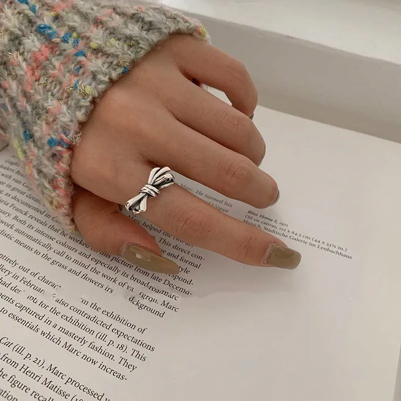 XIYANIKE Silver Color Vintage Knotted Handmade Rings Trendy Elegant Bowknot Finger Jewelry for Women Size 17mm Adjustable
XIYANIKE Silver Color Vintage Knotted Handmade Rings Trendy Elegant Bowknot Finger Jewelry for Women Size 17mm Adjustable
