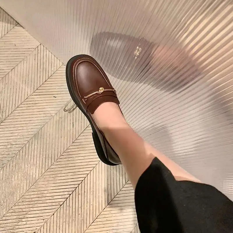 Krazing pot genuine leather round toe med heel brand shoes England style young lady daily wear deep mouth basic women pumps L39
Krazing pot genuine leather round toe med heel brand shoes England style young lady daily wear deep mouth basic women pumps L39