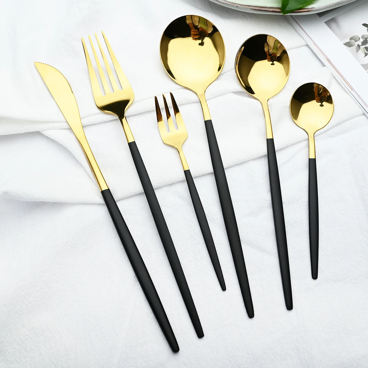 36Pcs/Set Gold Dinnerware Cutlery Set Knife Cake Fruit Fork Coffee Spoon Flatware Silverware Stainless Steel Party Tableware Set
36Pcs/Set Gold Dinnerware Cutlery Set Knife Cake Fruit Fork Coffee Spoon Flatware Silverware Stainless Steel Party Tableware Set