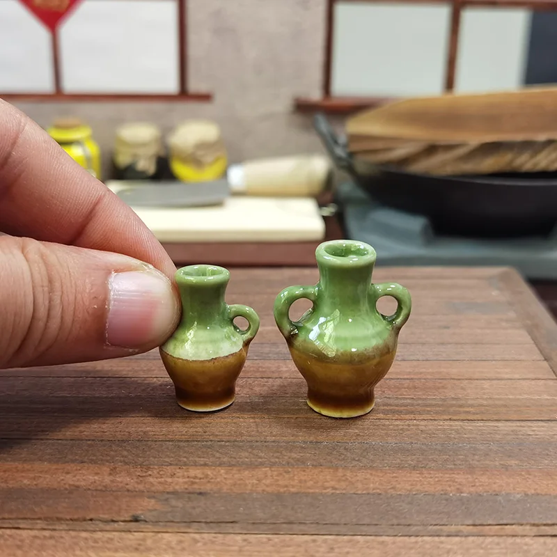 Керамическая Мини-ваза для кукольного домика из двух частей с двумя ушками и контрастными цветами
Керамическая Мини-ваза для кукольного домика из двух частей с двумя ушками и контрастными цветами
