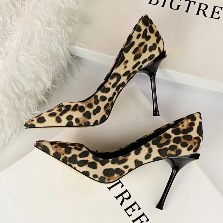 Women Mary Janes Pumps 2021 Spring New Suede Sexy Leopard Grain Pointed Toe Thin High Heel Singel Shoes Lady Shallow Shoes
Women Mary Janes Pumps 2021 Spring New Suede Sexy Leopard Grain Pointed Toe Thin High Heel Singel Shoes Lady Shallow Shoes