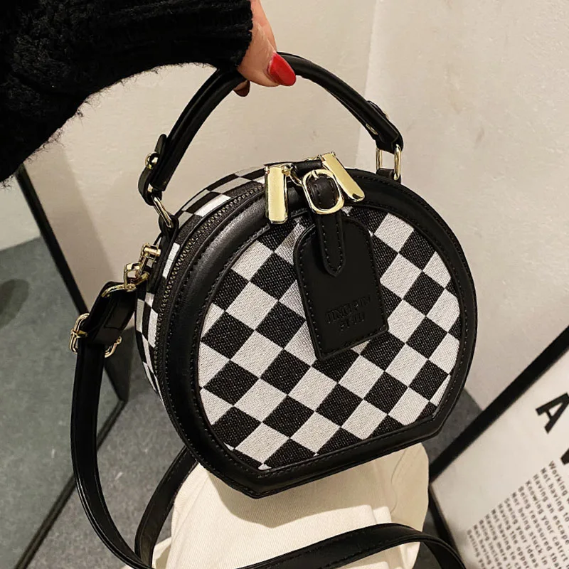Handbag Women Brand Classic Checkered Pattern Round Saddle Bags For Women 2022 Fashion Vintage Clutch Purse Lady Crossbody Bag
Handbag Women Brand Classic Checkered Pattern Round Saddle Bags For Women 2022 Fashion Vintage Clutch Purse Lady Crossbody Bag