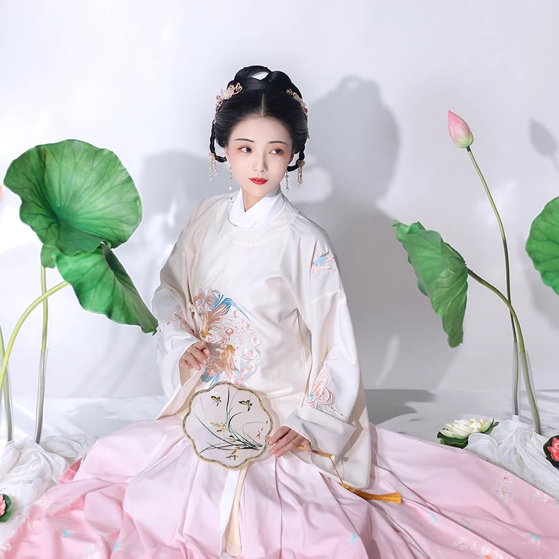 Customized Yugezi Original Hanfu Female New Product Ming-made Jacket Skirt Round Neck Big Breast Short Coat Koi Embroidery
Customized Yugezi Original Hanfu Female New Product Ming-made Jacket Skirt Round Neck Big Breast Short Coat Koi Embroidery