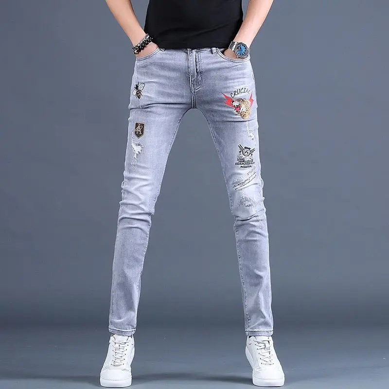 Korea Version Men’s Gray White Scratches Jeans,Stylish Slim Stretch Jeans,Light Luxury Print Jeans, Sexy Ripped Street Jeans;
Korea Version Men’s Gray White Scratches Jeans,Stylish Slim Stretch Jeans,Light Luxury Print Jeans, Sexy Ripped Street Jeans;