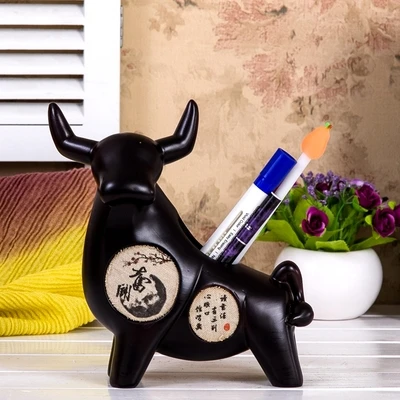 European-style retro penholder creative fashionable office desk decoration students simple and multifunctional collector
European-style retro penholder creative fashionable office desk decoration students simple and multifunctional collector