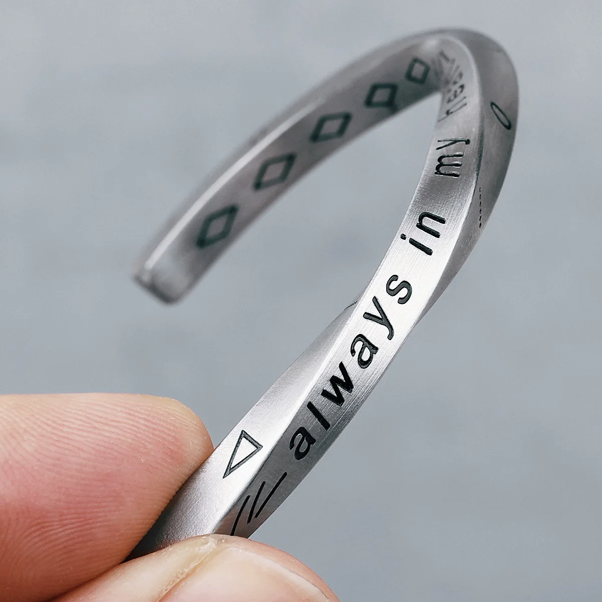 Distortion Always In My Heart Stainless Steel Mens Bracelets Womens Bangles for Couple Girl Boyfriend Jewelry Gift Wholesale 
Distortion Always In My Heart Stainless Steel Mens Bracelets Womens Bangles for Couple Girl Boyfriend Jewelry Gift Wholesale