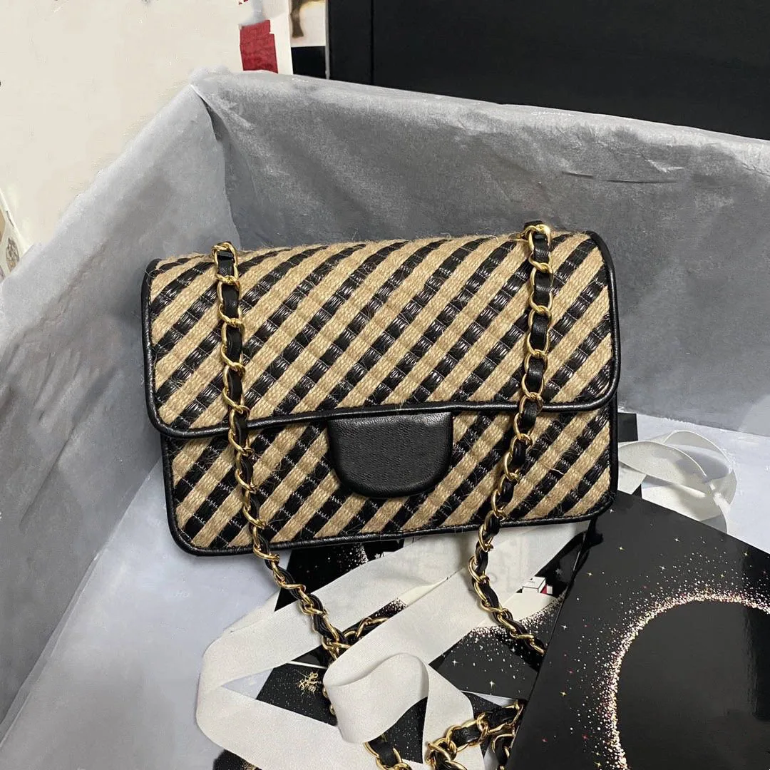 luxury brand woc fashion simple square bag women's designer high quality real leather chain mobile phone shoulder handbags
luxury brand woc fashion simple square bag women's designer high quality real leather chain mobile phone shoulder handbags